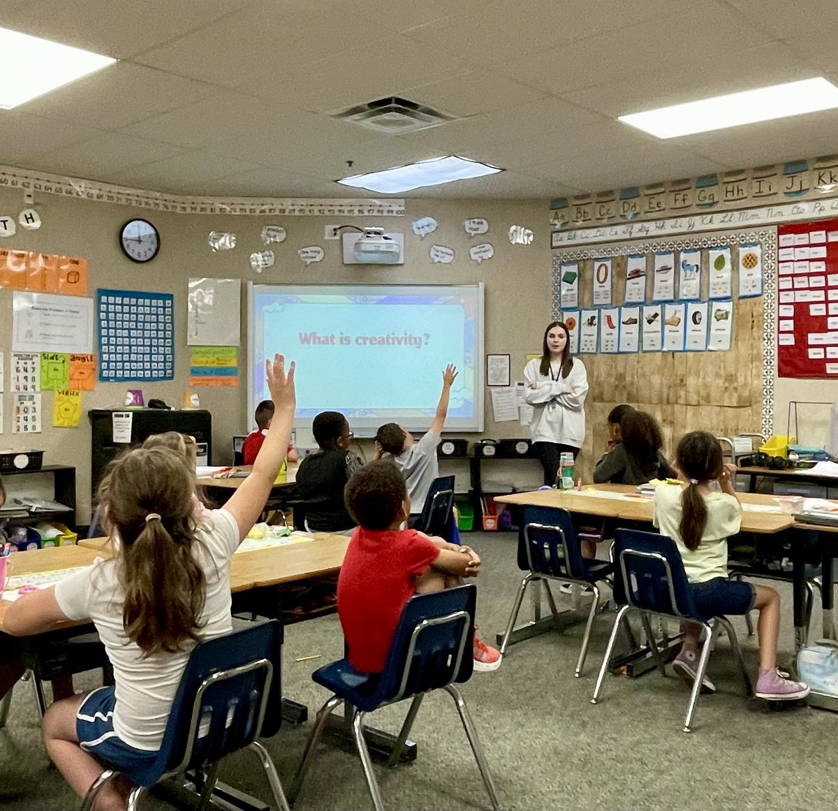 WardenRobinE's tweet photo. Caroline has been so much help this year!  We all have loved having her as part of our classroom! This last lesson was perfect! Future rockstar teacher in the making! #myMISD #minshewcolts #readysetteach https://t.co/HcBHRDVmT6