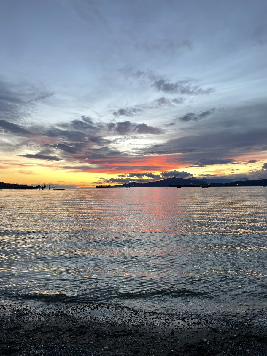 Kaji1108's tweet photo. 昨日で🇨🇦に来てちょうど4ヶ月。
最近海外の友達が増えて一緒に色んなとこ行けたりできて楽しい。
韓国人とカフェ行ったり🇰🇷
コロンビア人の恋愛相談受けたり🇨🇴
語学学校の今のクラスも大好きじゃし、カナダ来て良かったなってふと思う。
少しは成長できとるかな、自分🤔 https://t.co/iZUuUC4uKy