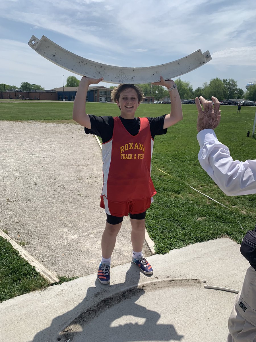 ShellsThrows's tweet photo. 🚨WORK THE TOE BOARD🚨

7th Grade Shells Thrower Zane Losch broke the toe board at the IESA sectional meet at North Mac HS. 

The track meet has stopped until the toe board gets fixed.🛠

#trackandfield https://t.co/vosPnNfvQY