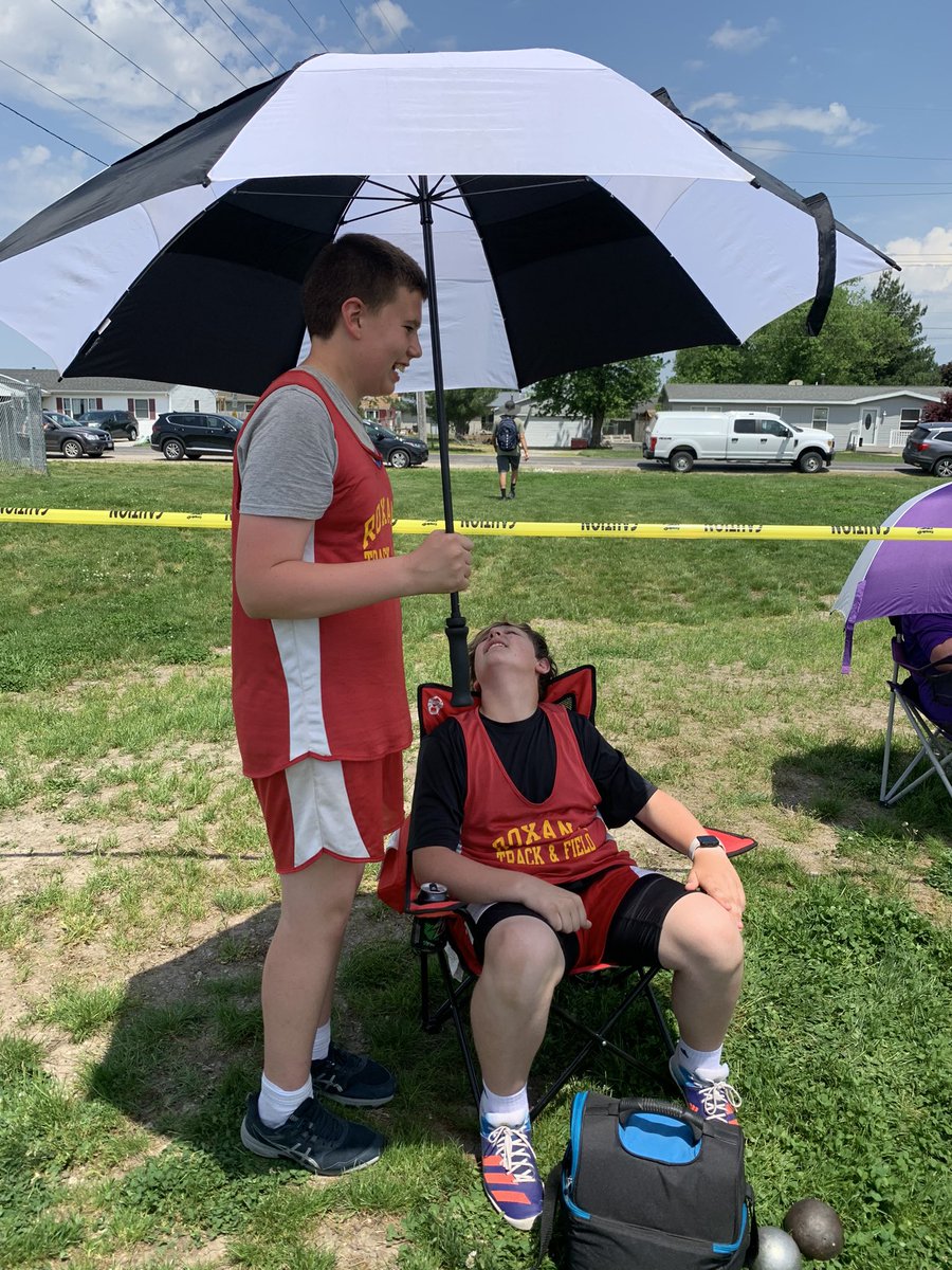 ShellsThrows's tweet photo. 🚨WORK THE TOE BOARD🚨

7th Grade Shells Thrower Zane Losch broke the toe board at the IESA sectional meet at North Mac HS. 

The track meet has stopped until the toe board gets fixed.🛠

#trackandfield https://t.co/vosPnNfvQY