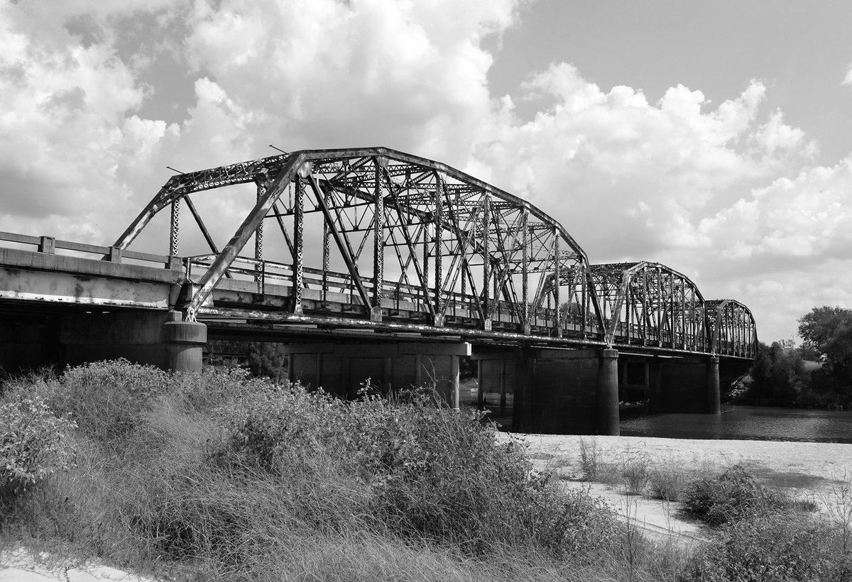 Traces of Texas tweet media