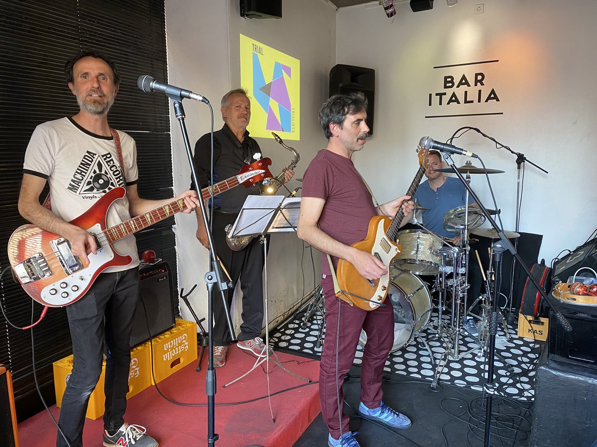 albanta's tweet photo. Els @Trialbanda escalfant motors al @baritaliavng . A les 20h presenten el seu darrer disc https://t.co/yUPUFqXQv6 https://t.co/goHCGHVdD5