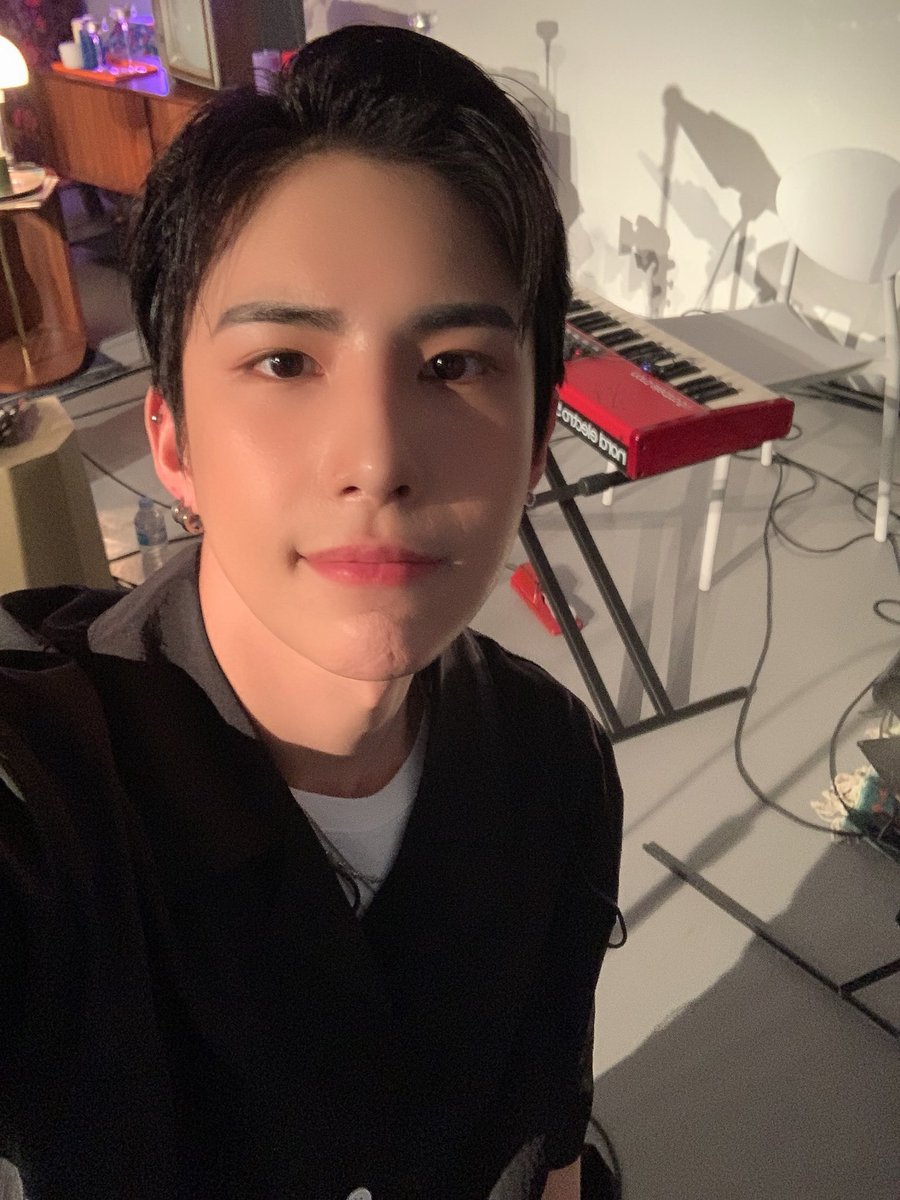 T_als32's tweet photo. Wow 

👑

#ACE #에이스 #ACE_Sehyoon #ACE_Selca #HAPPY_WOW_DAY #ACE_Wow #KimSehyoon @official_ACE7 https://t.co/Lwll5wT46v