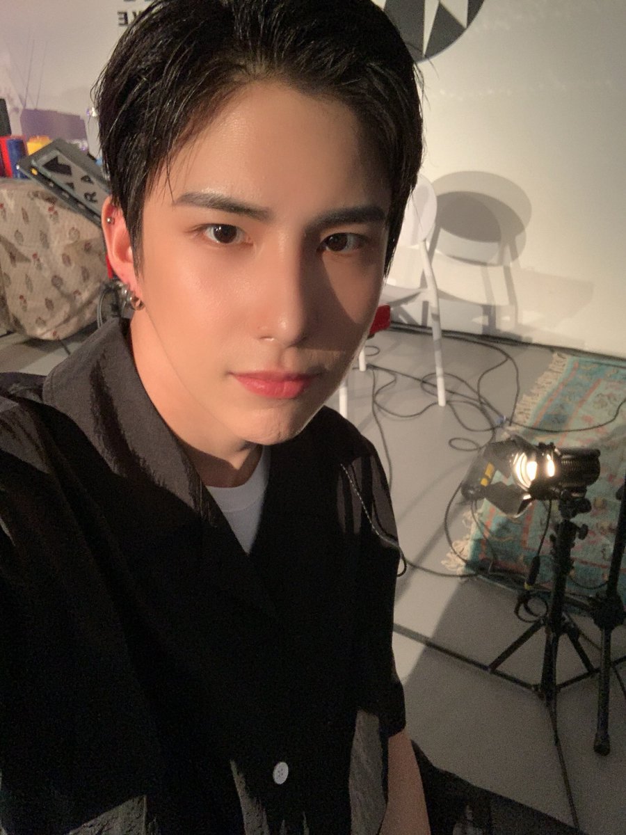T_als32's tweet photo. Wow 

👑

#ACE #에이스 #ACE_Sehyoon #ACE_Selca #HAPPY_WOW_DAY #ACE_Wow #KimSehyoon @official_ACE7 https://t.co/Lwll5wT46v