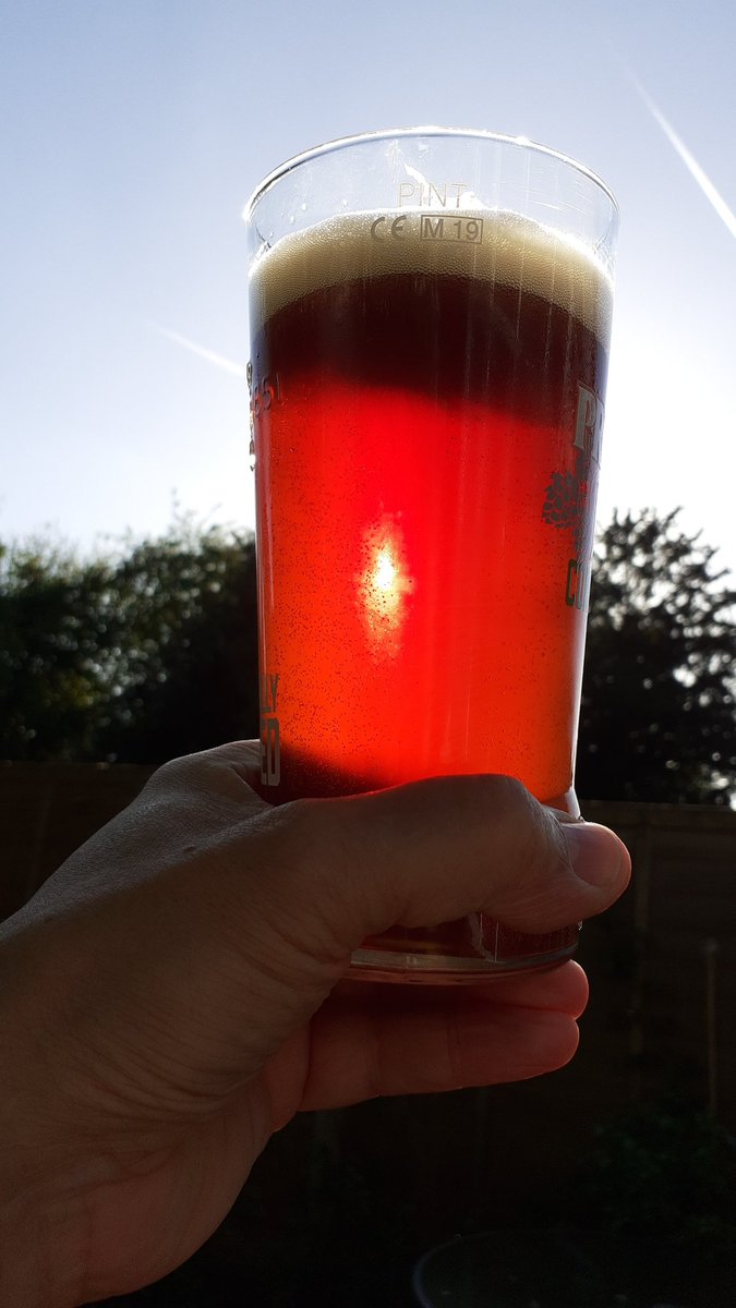 WilsonBone's tweet photo. @StAustellBrew "Dunkel Weizen" ... dark wheat beer.
What a colour!
#properjobambassador
#SmallBatchBrew https://t.co/CWGyQJHhc4