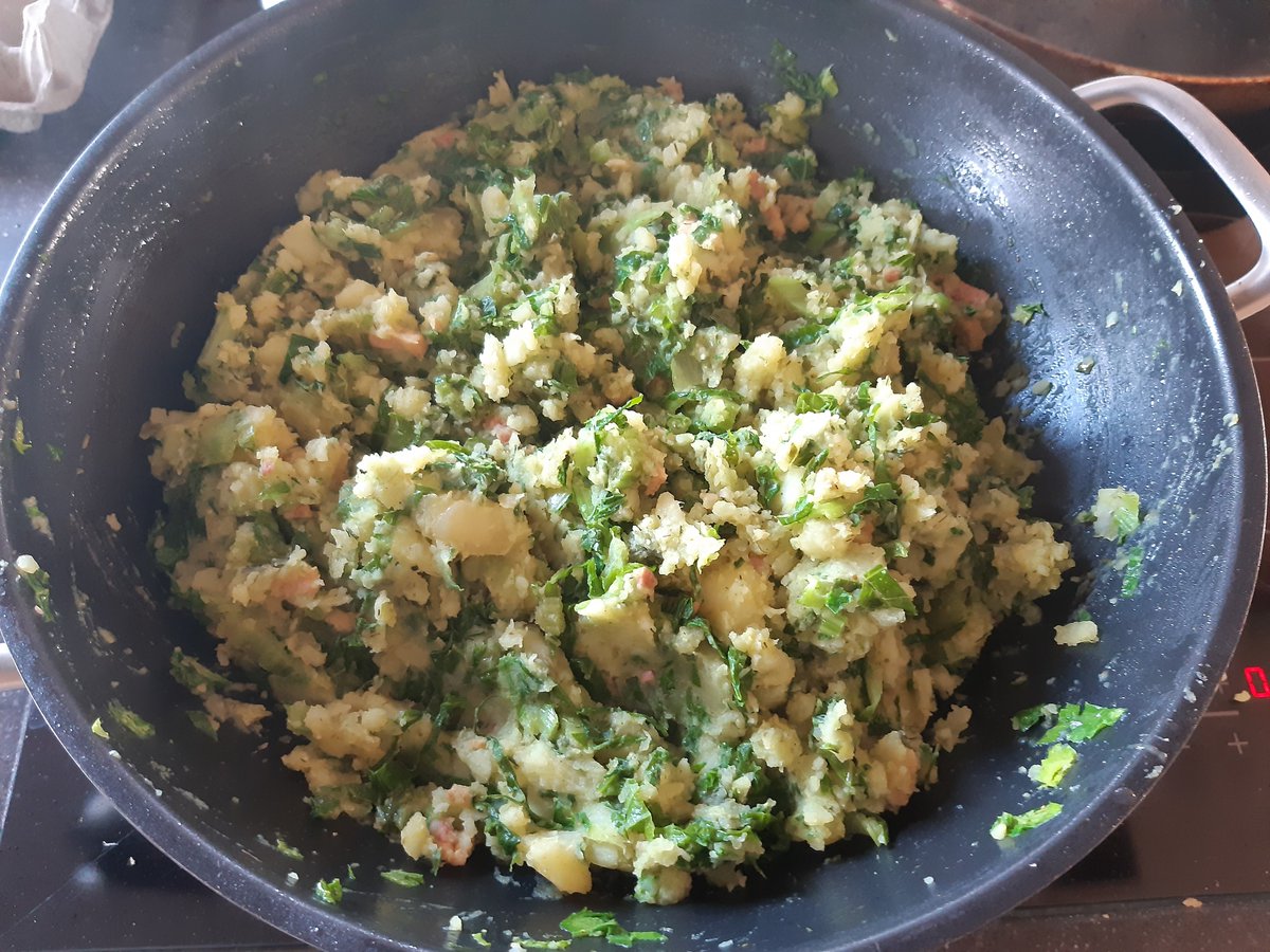 36sandjes's tweet photo. Stampotje van #chinesekool uit eigen tuin, samen met spekjes en groene currykruiden uit de wok, smaakte prima! https://t.co/hHE73IHsfI