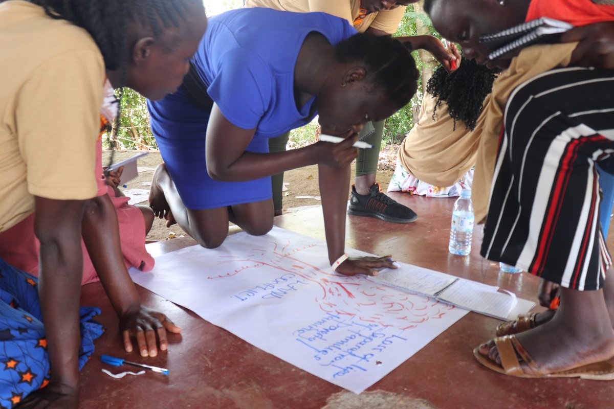 AfrikovationHub's tweet photo. It’s the Sherothon! 
Day 1: Young ‘Sheroes’ comprehended the problem of climate injustice in Pakwach District &amp; brainstormed together sustainable grassroots solutions to women denial of land rights for climate-smart farming.
Become a part! Every action counts! https://t.co/nEuBb0TsBv