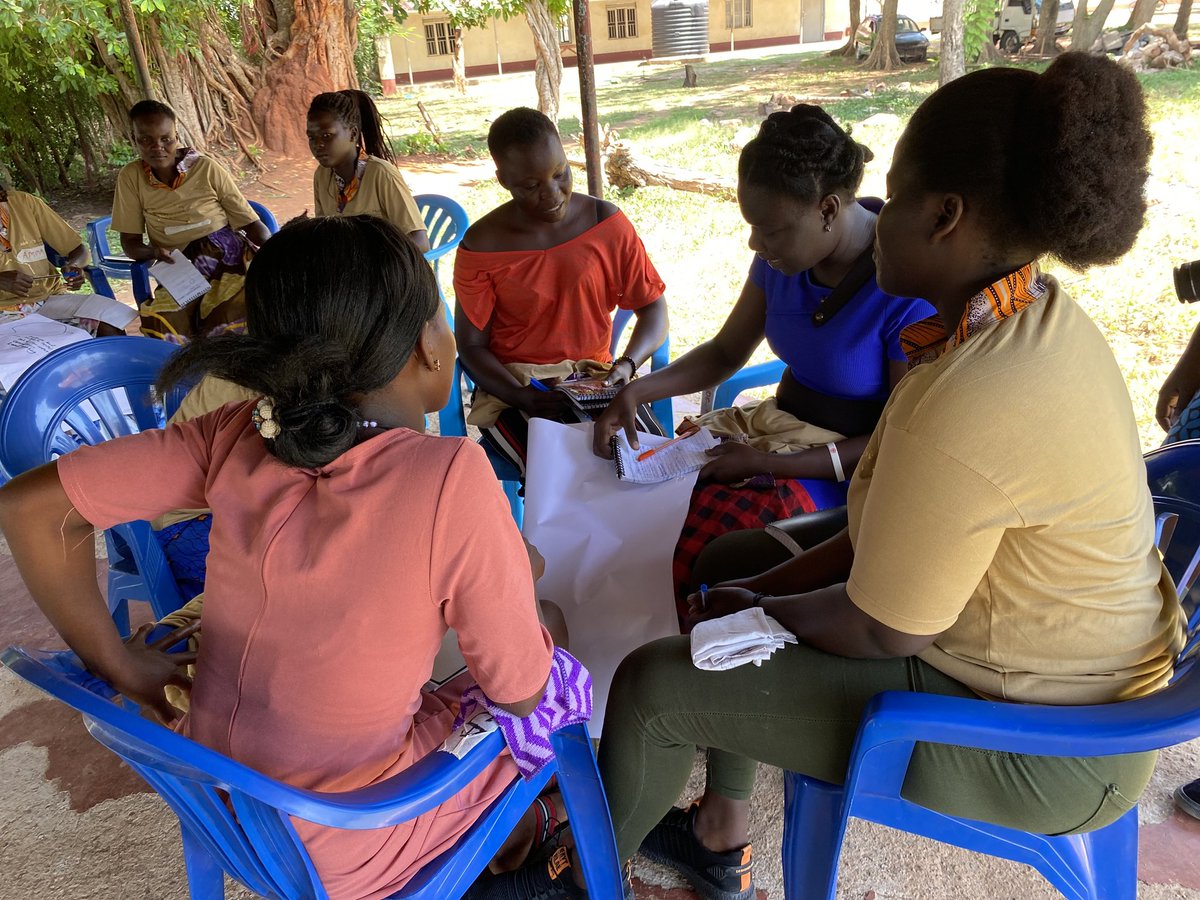 AfrikovationHub's tweet photo. It’s the Sherothon! 
Day 1: Young ‘Sheroes’ comprehended the problem of climate injustice in Pakwach District &amp; brainstormed together sustainable grassroots solutions to women denial of land rights for climate-smart farming.
Become a part! Every action counts! https://t.co/nEuBb0TsBv