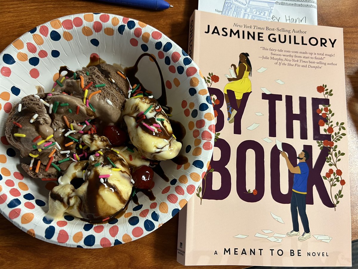 Such a lovely treat to end the work week yesterday…<a href="/SLHS_Library/">SLHS Spartan Library 📚</a> had a little ice cream party + book delivery from <a href="/BlueWillowBooks/">Blue Willow Bookshop</a>! 💙🧡💙