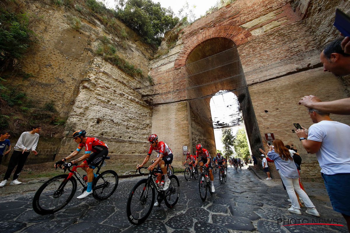 Harm_VH's tweet photo. Big day today @giroditalia for the team! 🤩 #Giro105 https://t.co/BkrXNUlcUg