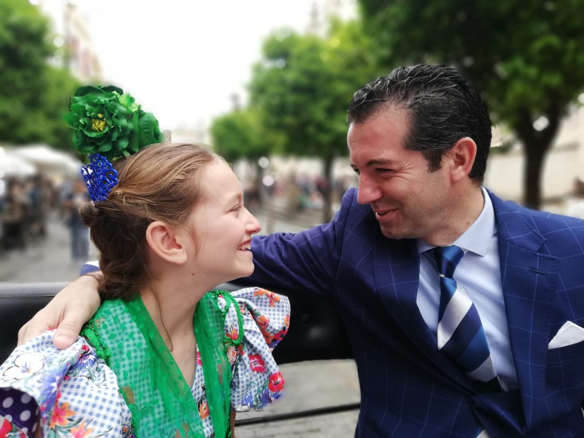 Ni en la feria de Sevilla, ni en la feria de Jerez he visto a otra como tú 😍
.
.
joseabraham.com
.
#feriadeabril #feriadesevilla #feriadeabril2022 #feria #feriadejerez #feriajerez #familia #hija
