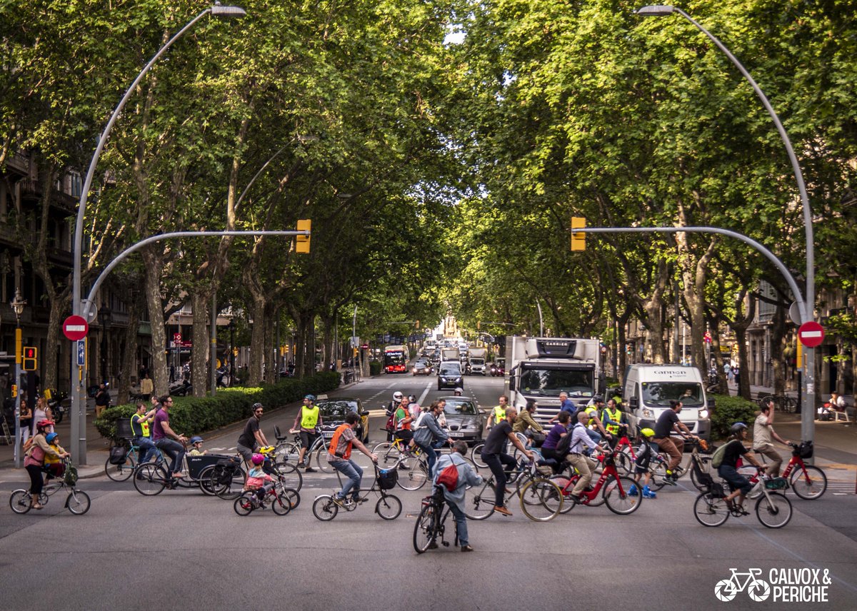 Calvox_Periche's tweet photo. La canalla escalfant pedals per aquest diumenge... #Bicibús pre-Kidical!!!

Aquest diumenge 15 de maig arriba la Kidical Mass a Barcelona!

Omplim els carrers de bicis 🚲 per reclamar una major infraestructura ciclista segura, inclusiva i amable.

ℹ️ 👉 https://t.co/ktFf85bzJs https://t.co/khIhZ6MHUQ