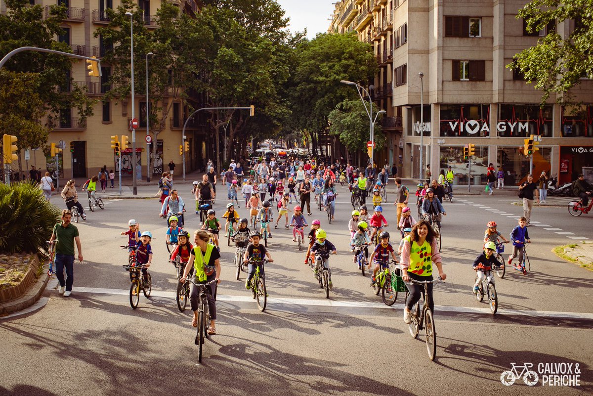 Calvox_Periche's tweet photo. La canalla escalfant pedals per aquest diumenge... #Bicibús pre-Kidical!!!

Aquest diumenge 15 de maig arriba la Kidical Mass a Barcelona!

Omplim els carrers de bicis 🚲 per reclamar una major infraestructura ciclista segura, inclusiva i amable.

ℹ️ 👉 https://t.co/ktFf85bzJs https://t.co/khIhZ6MHUQ
