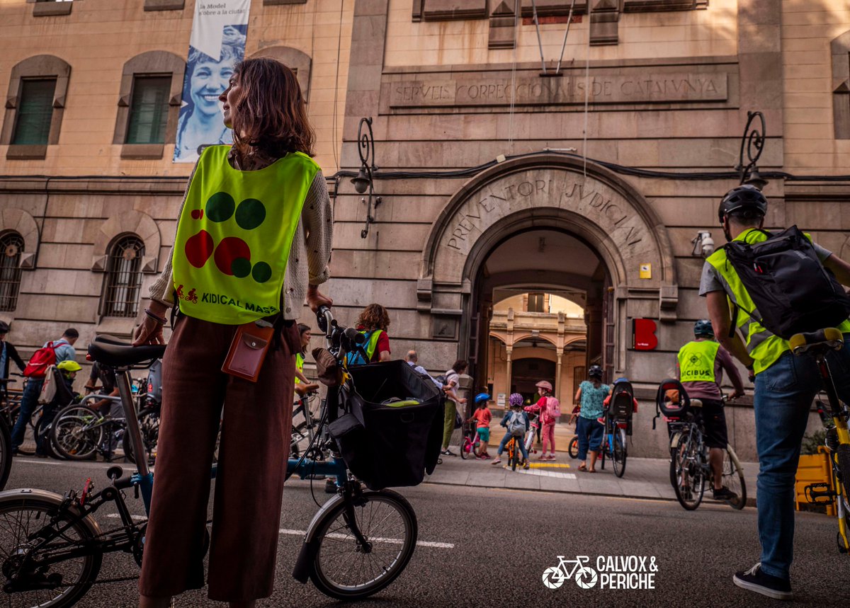 Calvox_Periche's tweet photo. La canalla escalfant pedals per aquest diumenge... #Bicibús pre-Kidical!!!

Aquest diumenge 15 de maig arriba la Kidical Mass a Barcelona!

Omplim els carrers de bicis 🚲 per reclamar una major infraestructura ciclista segura, inclusiva i amable.

ℹ️ 👉 https://t.co/ktFf85bzJs https://t.co/khIhZ6MHUQ