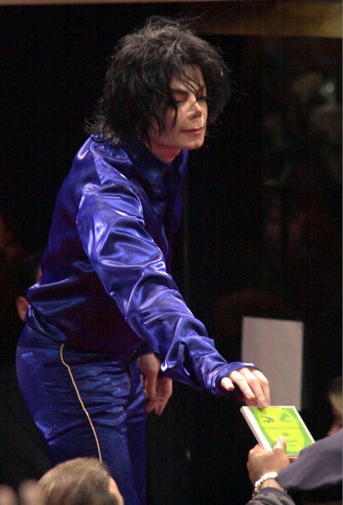 MJRock4everOn's tweet photo. #NowPlaying Butterflies #InvincibleStreamingParty https://t.co/JmUrWKaDbi