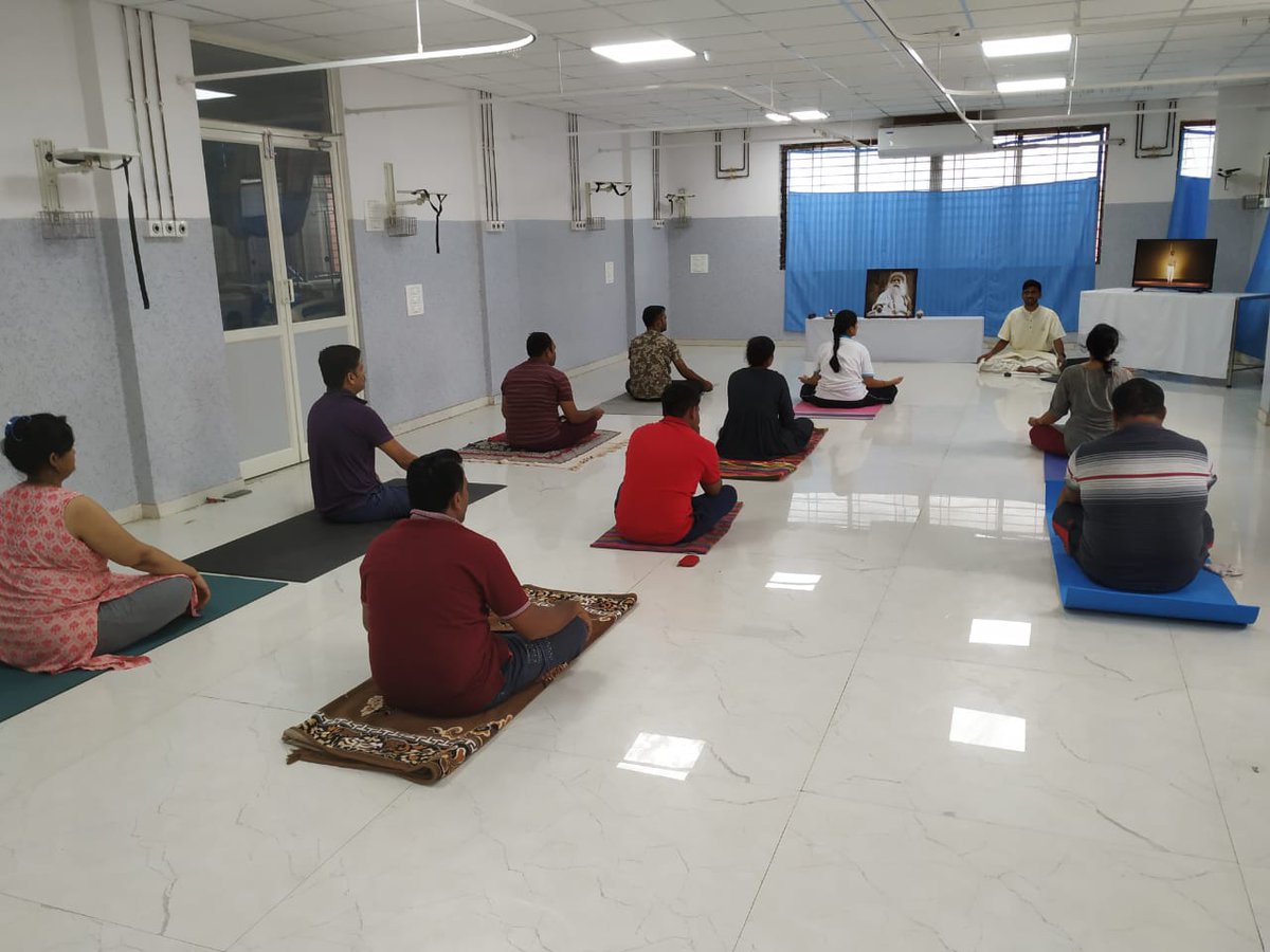 Viji_Isha's tweet photo. First #Isha Pvt HY class at #Gokak taluq of #Belagavi district conducted by Pramod T anna.
#HataYoga @ishafoundation @SadhguruJV @cpsavesoil #SaveSoil #yoga #science #InnerScience #Angamardhana https://t.co/d0XHAamkh1