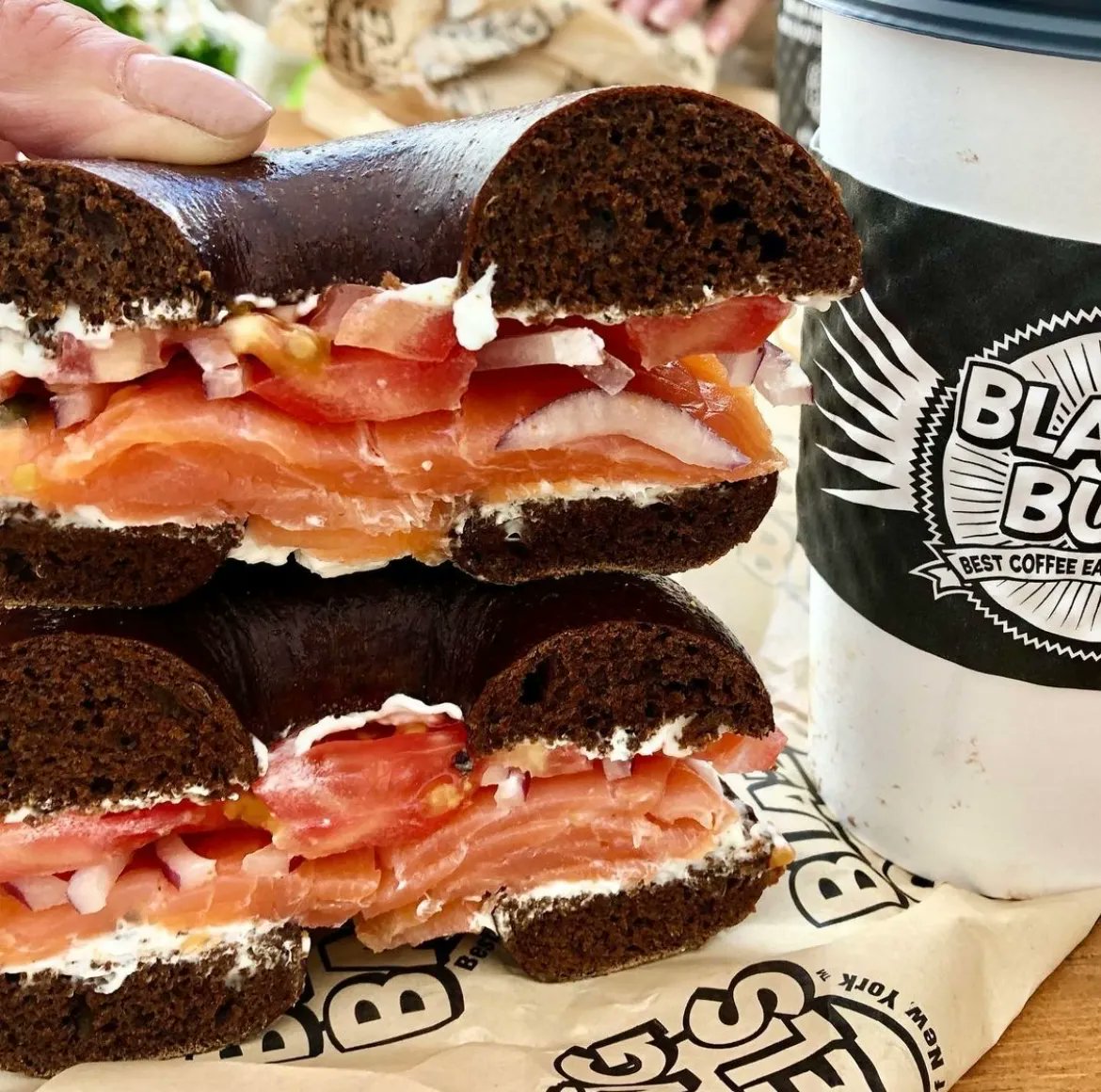BlazingBagels's tweet photo. Zoe Zuckerman + Pumpernickel = [Chef’s Kiss] 🤌

#GoEatABagel 🥯 
• • •
📸 @lynnieskitchen (Instagram) https://t.co/YsDGzSOZWB