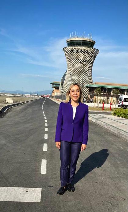 Dört başı mamur bir memleket, dört bir yanda imar ile mümkün...
Türkiye'nin ikinci, dünyanın beşinci denize dolgu havalimanı olan Rize-Artvin Havalimanı açılışından.