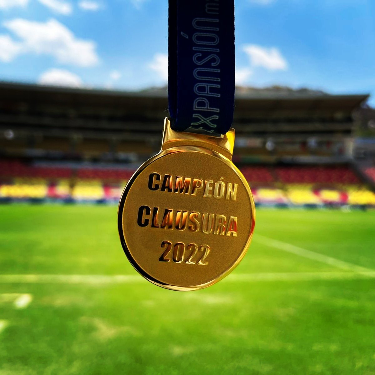 LigaMXExpansion's tweet photo. ¿Quién se va a quedar con ellas 🎖🤩😍?

Hoy se define al CAMPEÓN del #GritaMéxicoC22 🤟🏻😎

@C_A_Morelia vs @cimarronesfc https://t.co/Z5zSl30DTG