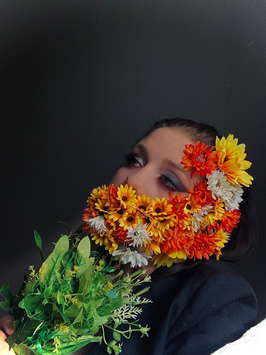 imrebogi_'s tweet photo. obsessed with the new music video soo the makeup inspired by : Me,myself and I @Ashton5SOS and his drum set #5sos #5SOS5 #MeMyselfAndI #Hungary @5SOS https://t.co/y8LeQgJYHV