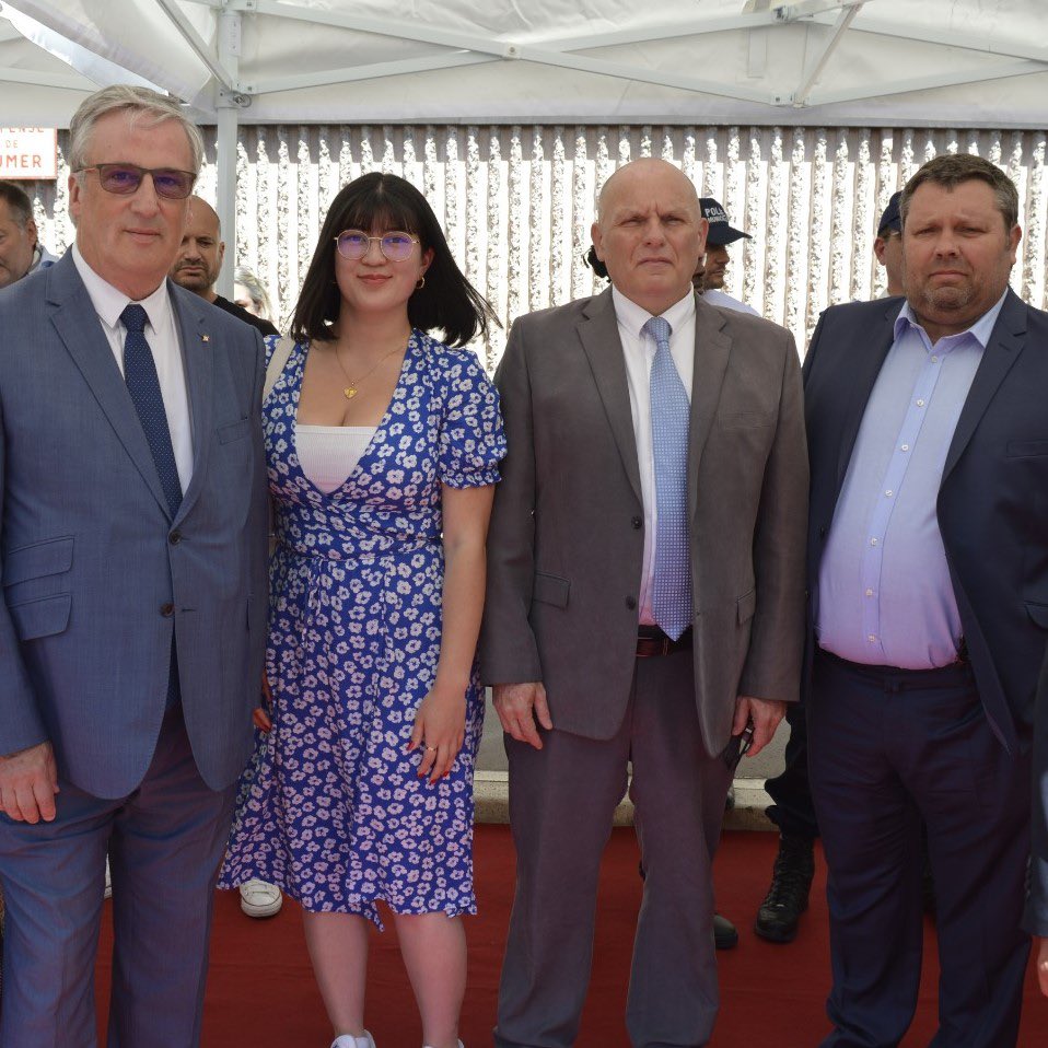 CHANZY2022's tweet photo. Ce vendredi 13 mai, j’ai eu l’honneur de pouvoir assister, à l’Hôtel de Police de Cergy, à la cérémonie organisée en hommage aux fonctionnaires de police dont le dévouement et le courage ont été exemplaires. 
#legislatives2022 #ReconqueteLegislatives #valdoise #EricZemmour https://t.co/bytKKuPGgl