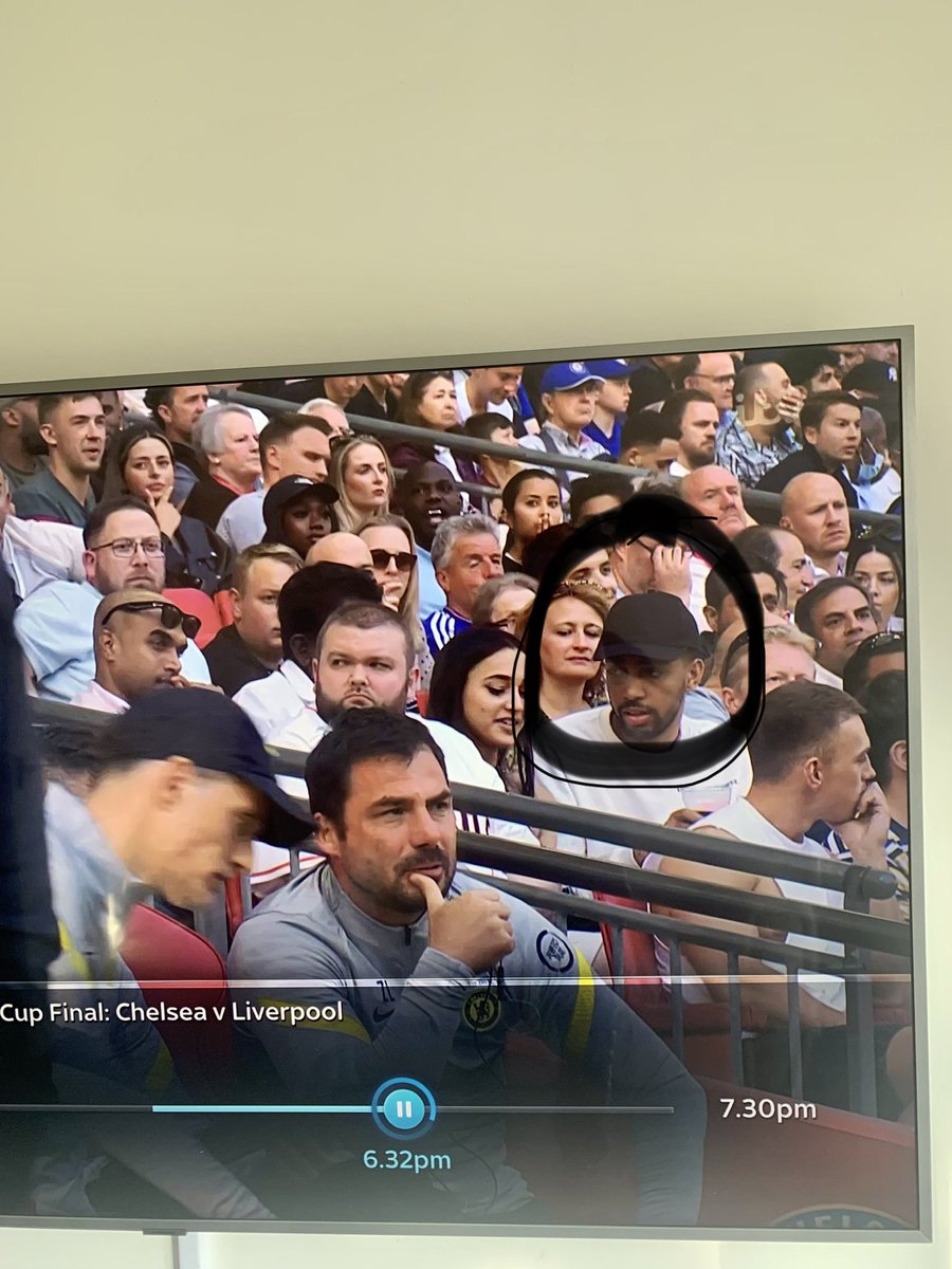 _Pizza_Lover's tweet photo. @NikoOmilana Are you at the Chelsea-Liverpool game bro? https://t.co/pv6ZO4ozra