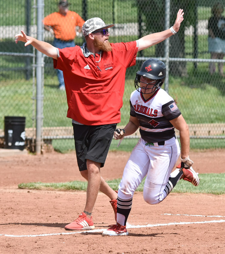 SeanEFrye's tweet photo. FINAL SCORE

Labette 15, No. 14 Cowley 6

@NJCAASoftball 
Region VI Tournament

Cowley scored the first five runs of this game, but Labette responded with 11 unanswered.

Labette faces the winner of No. 7 Murray State-No. 15 Neosho County   later today.

📸 highlights: https://t.co/ffnZ6PfKv4