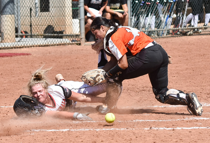 SeanEFrye's tweet photo. FINAL SCORE

Labette 15, No. 14 Cowley 6

@NJCAASoftball 
Region VI Tournament

Cowley scored the first five runs of this game, but Labette responded with 11 unanswered.

Labette faces the winner of No. 7 Murray State-No. 15 Neosho County   later today.

📸 highlights: https://t.co/ffnZ6PfKv4