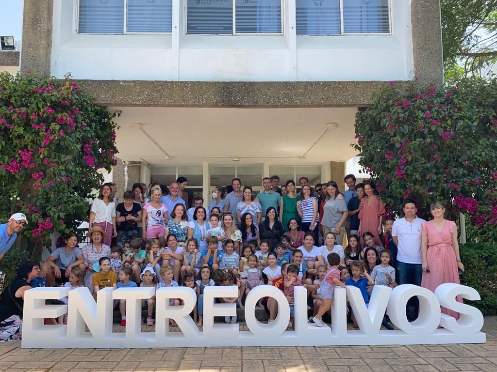 AbeInfanzon's tweet photo. Enhorabuena a la comunidad del Colegio Entreolivos Col_Entreolivos por su jornada de acogida y convivencia con las madres ucranianas refugiadas. https://t.co/fJQgqG61mH