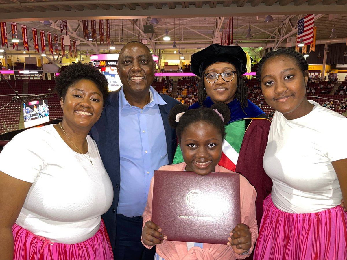 Ndinashandi's tweet photo. Joyous Day! #Firstgenproud #UMNproud https://t.co/sYHnNxWr5Q
