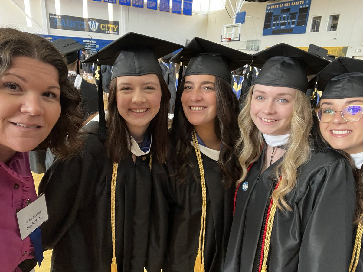 BradleydDeirdre's tweet photo. Congratulations Class of 2022! @EmmanuelCollege A special shout out to line 6 &amp; 7 - so much fun being with you all this morning! 💙💛 @ECSchoolofEd @KarenHokanson https://t.co/9rkgkvmFCg