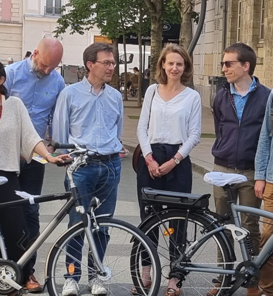 MoDem_Clichy's tweet photo. Lancement de campagne aujourd'hui de @celinecalvez à #clichy aux couleurs de la #majoriteprésidentielle et de toutes ses composantes Renaissance, MoDem et Horizons #Ensemble  @MoDem92 https://t.co/0zjDm5GU1Y