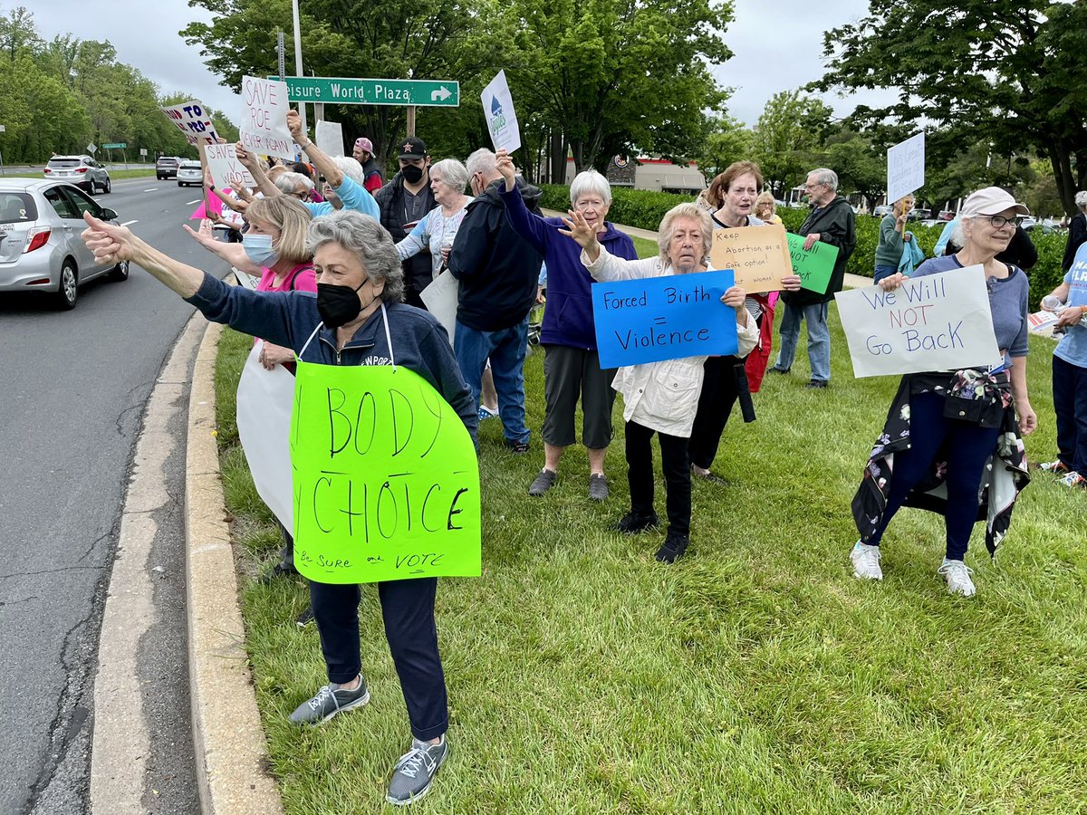 KristinMink_'s tweet photo. 3/ Residents of @LeisureWorldMd, a seniors community, say they couldn’t make it into DC so they staged their own demonstration.

They chanted, “We won’t go back” (video above) — and they mean it.

“We all have stories,” one told me. “Of friends, family, or ourselves.” https://t.co/ZC6aqTSox8