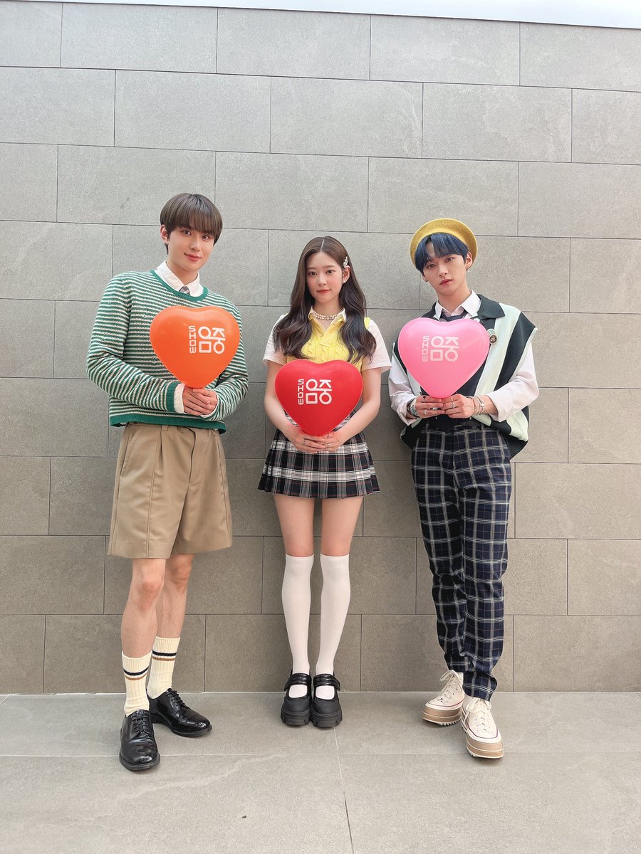 LeeKnowChileJYP's tweet photo. [ MC • 220514 ] #LeeKnow junto a JungWoo y MinJu en la actualización del Twitter de MBC Music Core por su participación como MC.
Hoy presentó Balloons de DBSK👀💖

Cr. MBCMusicCore
[#LeeKnowChile #Minho #LeeMinho #리노 #민호 #이민호 #스트레이키즈]💎 https://t.co/YYx5LWCOyl