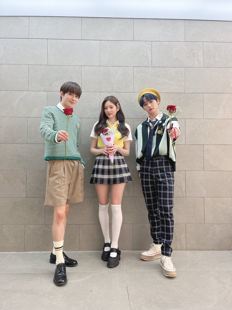 LeeKnowChileJYP's tweet photo. [ MC • 220514 ] #LeeKnow junto a JungWoo y MinJu en la actualización del Twitter de MBC Music Core por su participación como MC.
Hoy presentó Balloons de DBSK👀💖

Cr. MBCMusicCore
[#LeeKnowChile #Minho #LeeMinho #리노 #민호 #이민호 #스트레이키즈]💎 https://t.co/YYx5LWCOyl