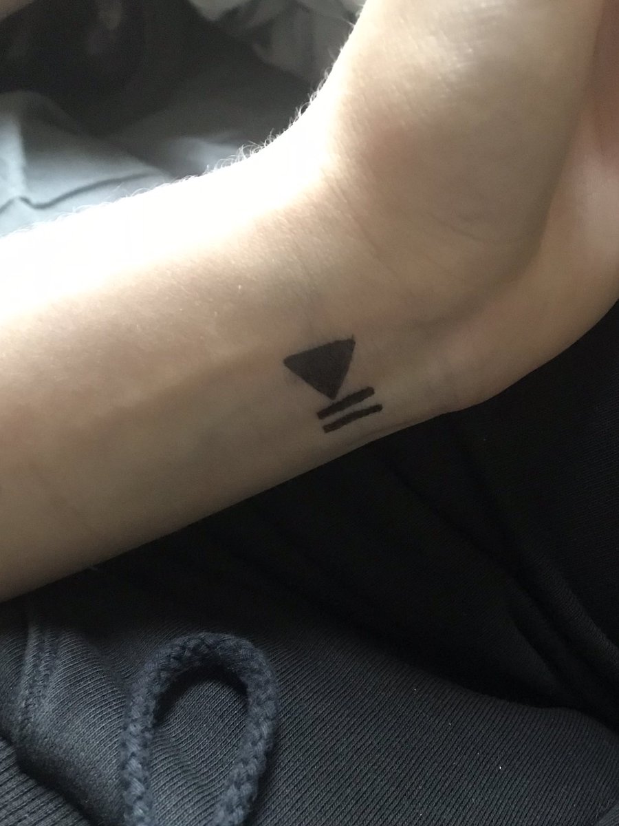 maelle_normant's tweet photo. Mon envie de faire CE tatouage: https://t.co/HBynfv1GaW