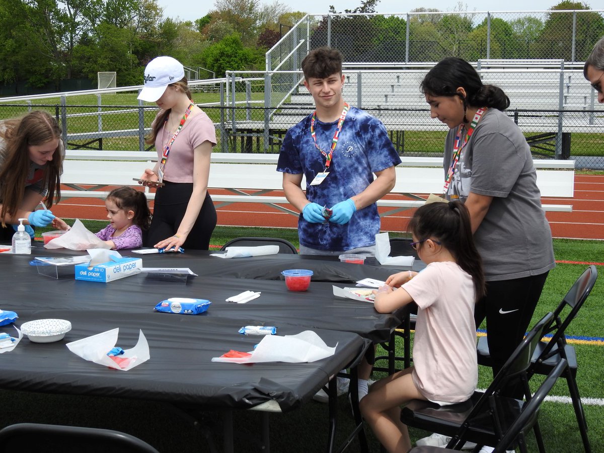 CommackSchools's tweet photo. A joyous community event that brought us together to celebrate all cultures - along with family fun and an educational twist! #CommunityUnity #MulticulturalFestival #CommackHighSchool #CommackSchools #MulticulturalCommittee #ThankYouVolunteers #MrsBoritz https://t.co/g7aOiuQCKs