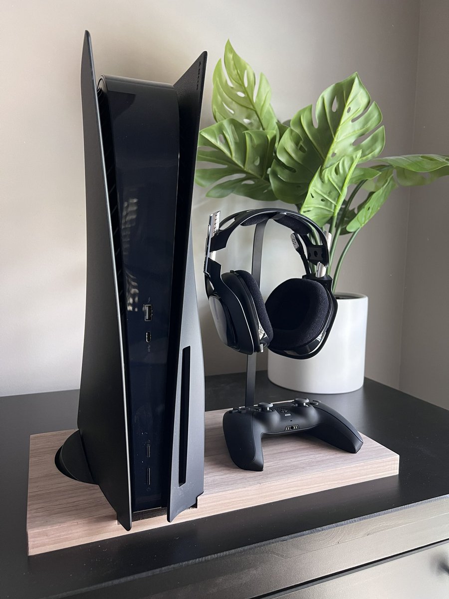 geekmadedesigns's tweet photo. Design is complete and everything fits. Now to finish it and get it on our site. 👀 #ps5stand https://t.co/2J6KaFRnLf