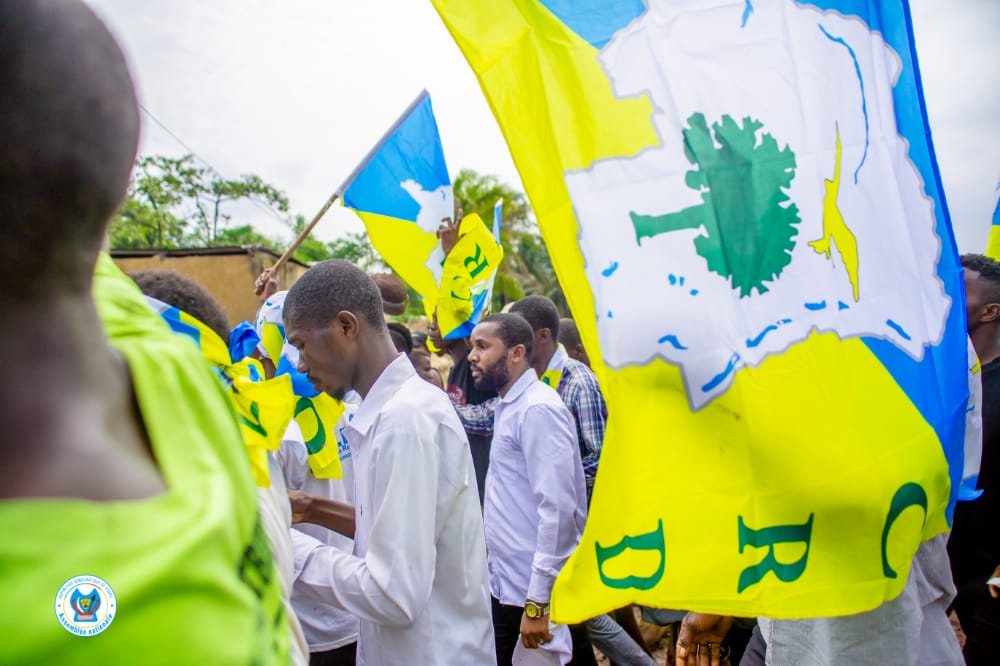 KanyindaPat's tweet photo. Opération : réservons un accueil plus que délirant au chef de l'État @fatshi13 ! La #JCRD, sous la conduite du C.N a.i @CHERLINLOKANYA2 accompagné par le C.N @IkokoyNdjoli, a réussi son pari ! Une mobilisation retentissante qui a fait bouger tout Camp-luka !
@aboubiayi @muyeya10 https://t.co/AAkyv8x1MG