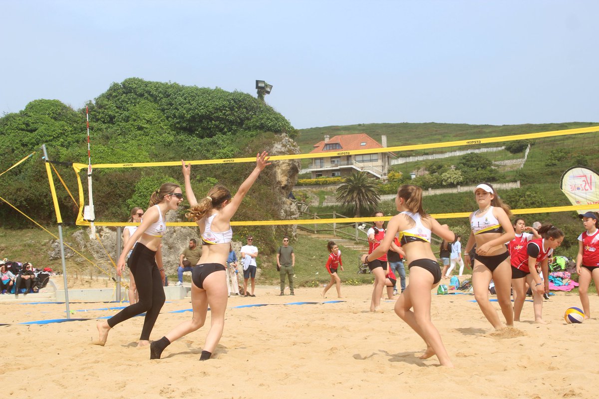 VPvszone's tweet photo. SUB12

4°. Vszone San Juan (Oro)
🥈 Vszone Bezana (Plata)

💪🏐🏖️🦈
#VoleyPlaya #Vszone #Bezana #Cantabria https://t.co/v2DHKPqyzn