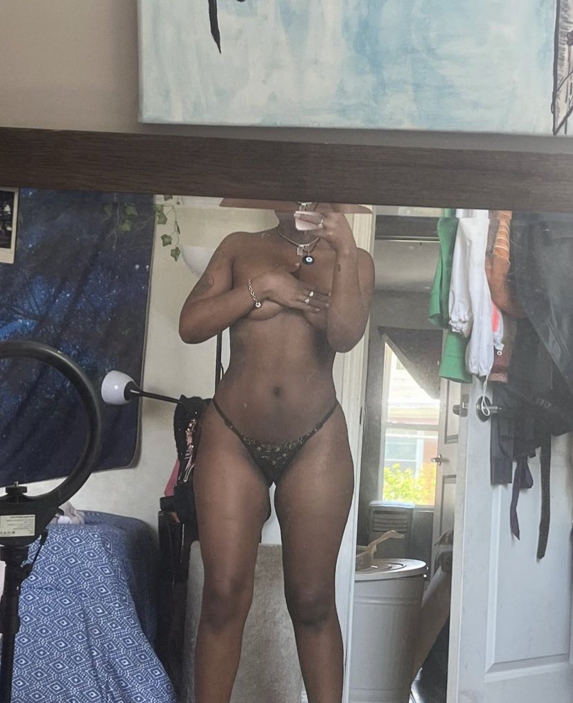 aaliyahmeets's tweet photo. I’m Aaliyah 🥰 not new to #nsfwtwtﾟ just redoing pinned :)
- 21 yrs old
- Hard and soft kinks
- Bi
- MDNI 
 retweet to be moots &amp; follow for content/meets 💗 https://t.co/YdIIVdj8t7