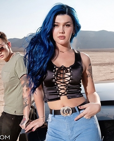 1 pic. Stranded on a desert road, @NikkiHeartsx is rescued by 
@HereOnNeptune in her muscle car. 
The