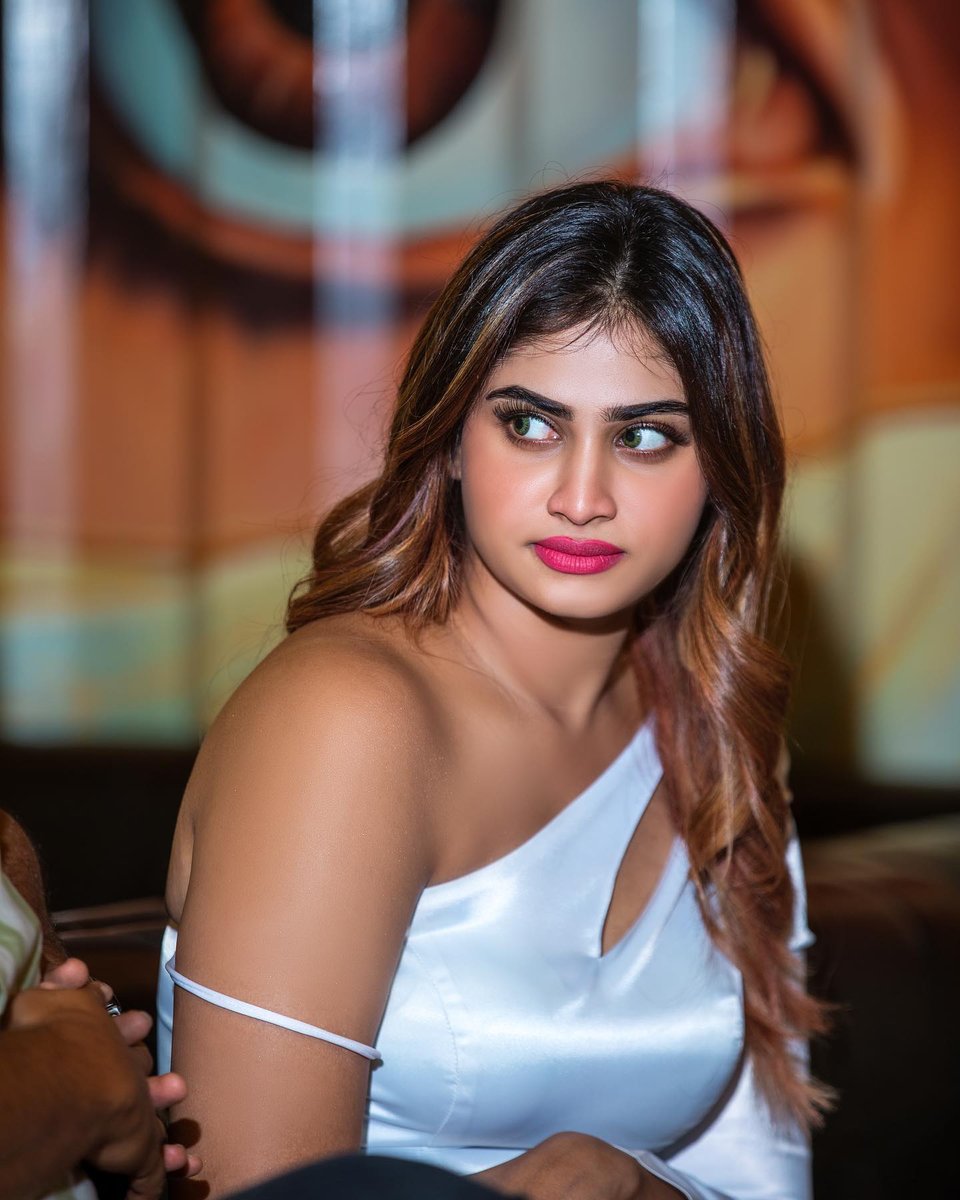 Stunning Shivani Narayanan 😍

#shivani #vijaytv #Cineulagam