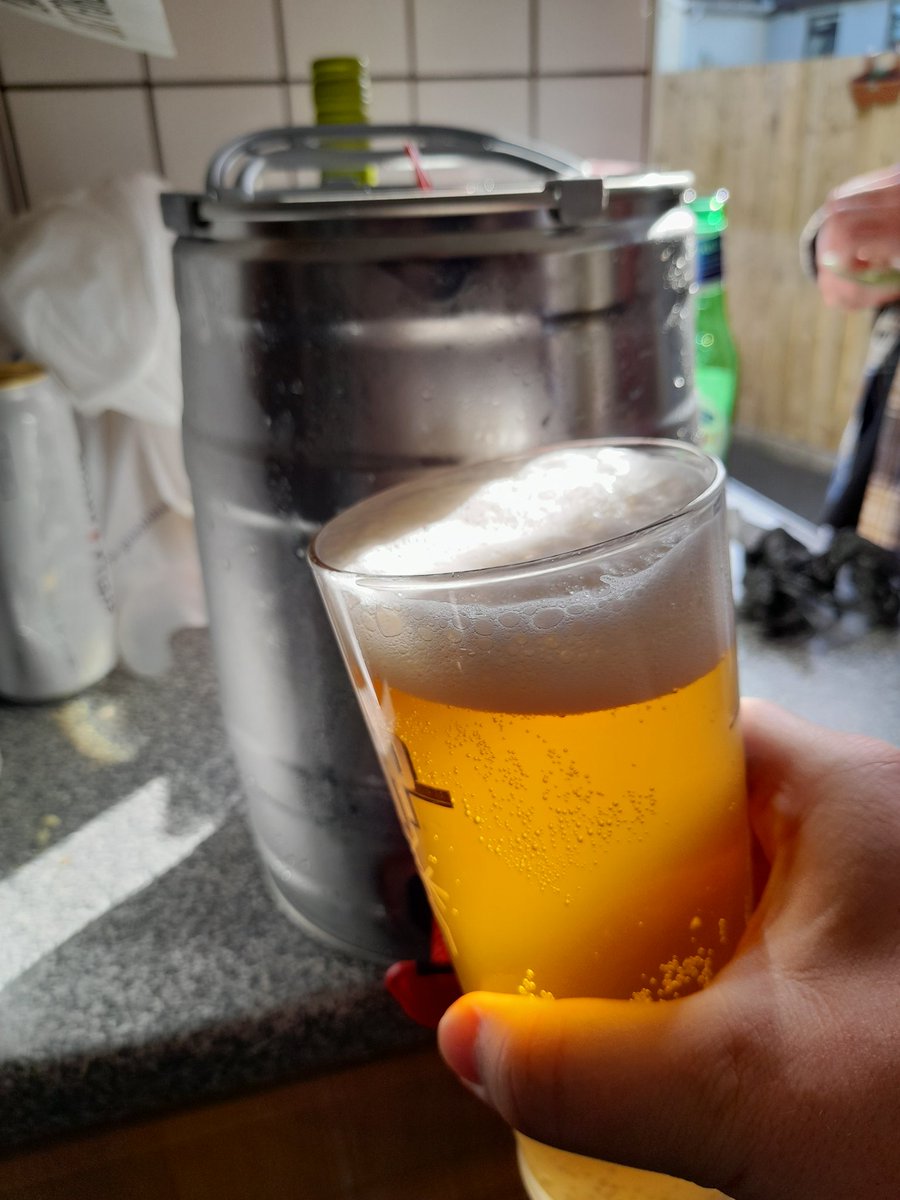 conorohare91's tweet photo. Achievement ranged !. First time in 5l mini kegs. Amazing. A 4.2% abv kolsch style
#saturdaypints #supersaturdays #kolsch https://t.co/Y2fd7Gd1U5