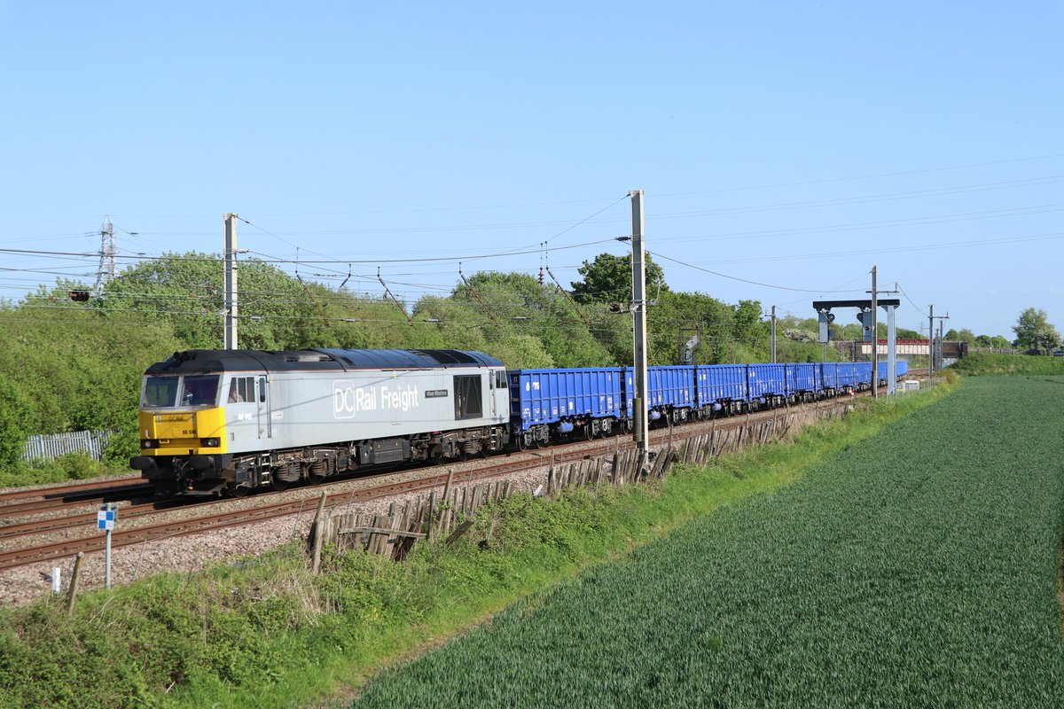 The Night shift✈️🛤️🚊🚆🚅🚙🚦🚧🌛☀️🔥⚡ (@heavyhaul66) on Twitter photo 60046 6M89 Middleton Towers - Ravenhead Sdg sand this afternoon @ Winwick ☀️ 👍 @DCRail2018 <a href="/FreightmasterUK/">FreightmasterUK</a> 60046 6M89 Middleton Towers - Ravenhead Sdg sand this afternoon @ Winwick ☀️ 👍 @DCRail2018 <a href="/FreightmasterUK/">FreightmasterUK</a>