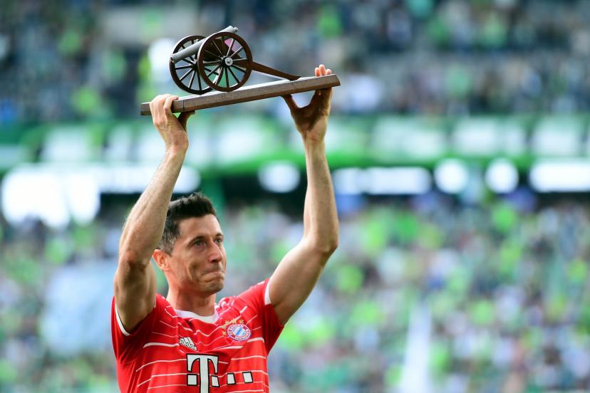 lequipe's tweet photo. Robert Lewandowski : « Il est très possible que ce soit mon dernier match pour le Bayern »

En sortie du match nul contre Wolfsburg ce samedi (2-2), Robert Lewandowski a confirmé qu'il envisage de quitter le Bayern Munich https://t.co/3s3YudGlNs https://t.co/CLesB84lNA