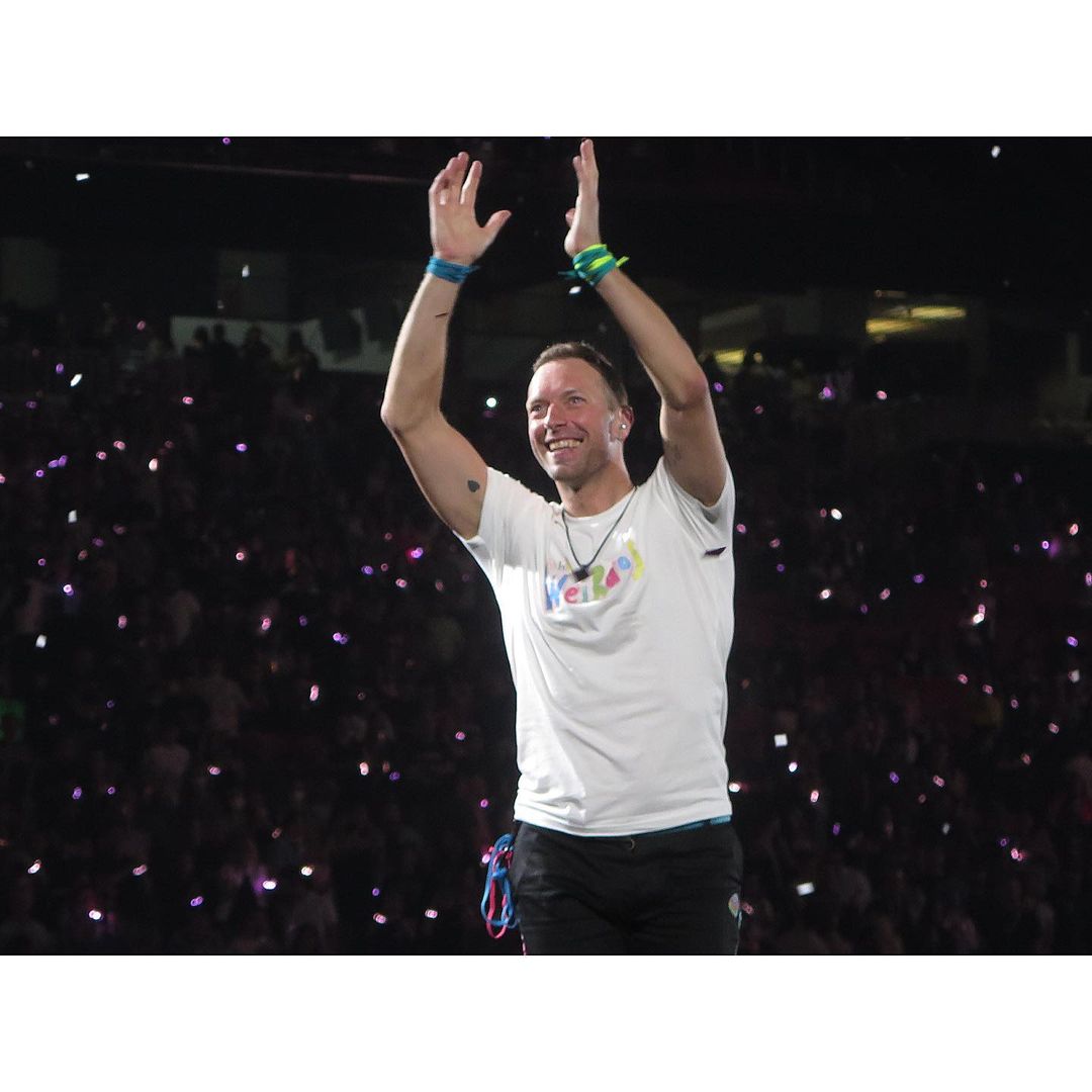 motswt's tweet photo. Chris Martin at #ColdplayPhoenix - May 12 | via
https://t.co/C3ZXgMSUR0 https://t.co/FPKl5ymOvG