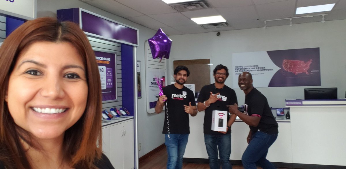 LizMorelos3's tweet photo. Back to back Purple Star winners! April they came in the #2 spot nationally! ROCK STAR TEAM! @WinstonAwadzi @PhalynnMagenta @SteveGerevas @5GReyes @thayesnet @magentaChi https://t.co/PQ02nOHWff