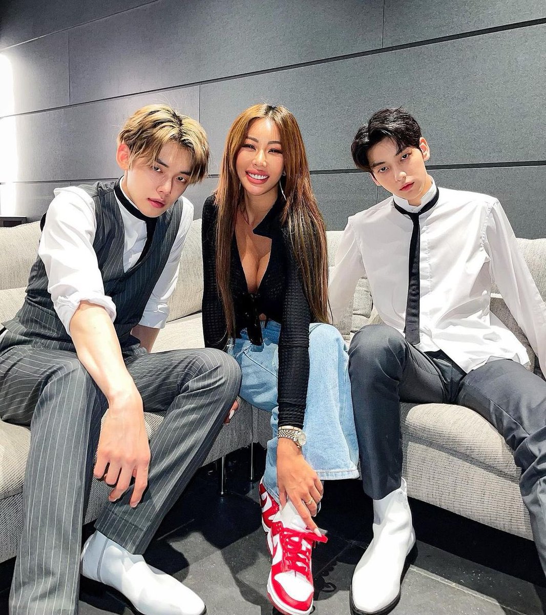 txt_aze's tweet photo. [140522] Jessi Instagram paylaşımı:

"Mənim şirin balaca uşaqlarım❤️ #/Qarpız qrupunu bilirsizsə, bilirsiz. "Good Boy Gone Bad" stream etməyə davam edin ❤️"
 #YEONJUN #SOOBIN
@TXT_members @TXT_bighit #TOMORROW_X_TOGETHER https://t.co/GJfdDZrDOk