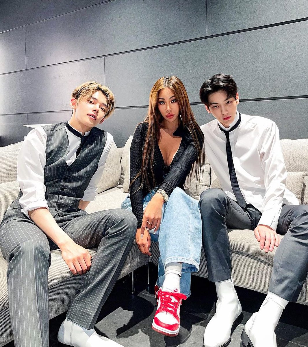 txt_aze's tweet photo. [140522] Jessi Instagram paylaşımı:

"Mənim şirin balaca uşaqlarım❤️ #/Qarpız qrupunu bilirsizsə, bilirsiz. "Good Boy Gone Bad" stream etməyə davam edin ❤️"
 #YEONJUN #SOOBIN
@TXT_members @TXT_bighit #TOMORROW_X_TOGETHER https://t.co/GJfdDZrDOk
